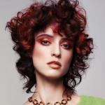 czerwona fryzura średniej długości, Marc Antonii, red. Z. Sumirska