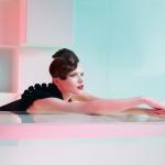 POP-VINTAGE - zima 2012, Coiffure en France, fot. Nicolas RECEVEUR F. GALLINELLI, M. LEROY, P. ROUSSEL, B. STALTER, Coiffure en France, zima 2012, kolekcja fryzur retro futurystyczna, ciepłe tony, stylizowane włosy, vintage, pop