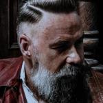 Kolekcja WISE GUY, Holy Tiger Graz, fot. Lupi Spuma, mafiozo Holy Tiger, męskie fryzury, zakład fryzjerski, brzytwa, strzyżenia, pomada, stylizacja