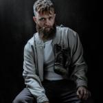 Kolekcja WISE GUY, Holy Tiger Graz, fot. Lupi Spuma, bokser Holy Tiger, męskie fryzury, zakład fryzjerski, brzytwa, strzyżenia, pomada, stylizacja