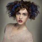 Wonderland, Debbie G of Debbie G Training, fot.: Colin Roy, FPA Debbie G, Wonderland, fryzury, stylizacja vintage, kształty, bogate tony, loki, tekstura, geometria w strzyżeniu